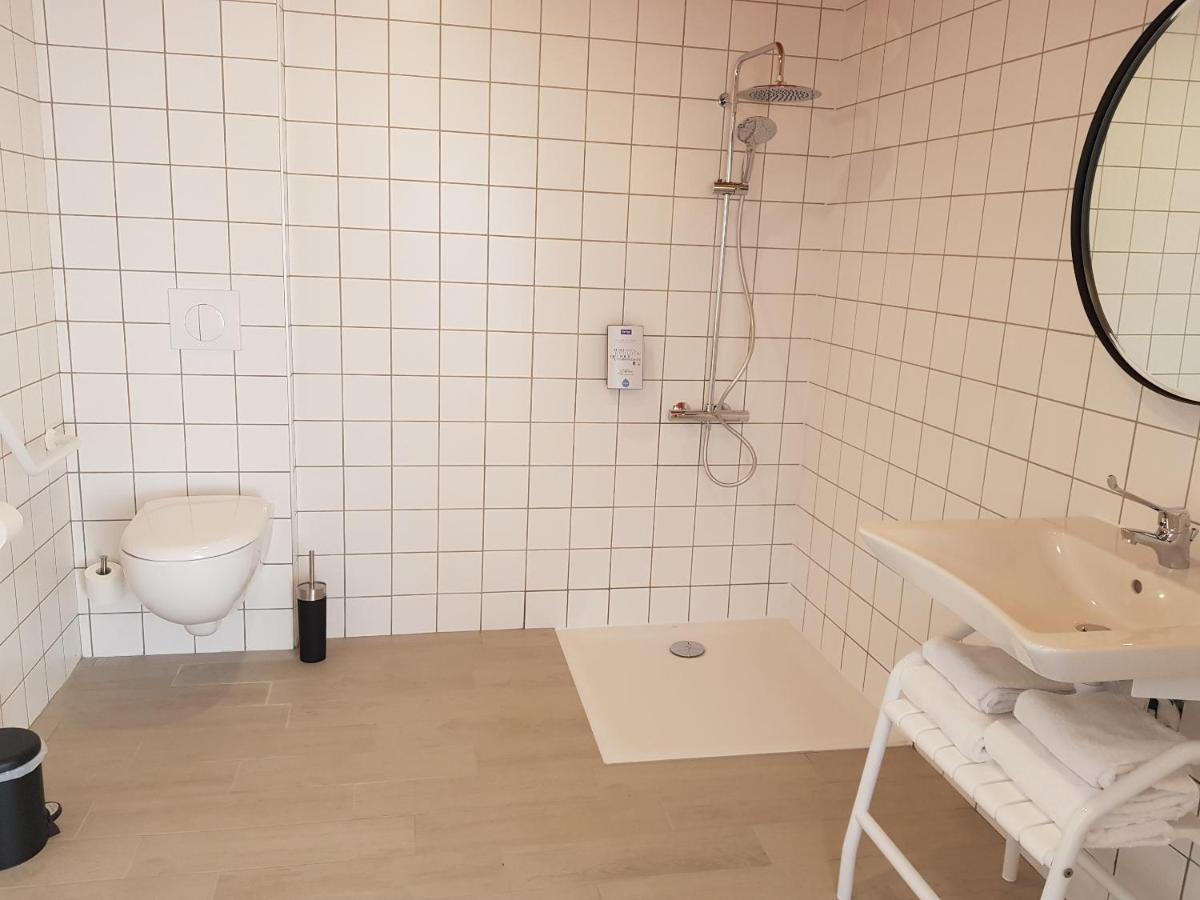 Kyriad Lyon Est - Saint Quentin Fallavier Екстер'єр фото